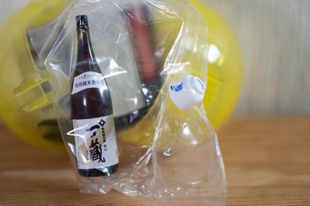 日本の銘酒 SAKE COLLECTION 一ノ蔵 特別純米酒 辛口 カプセルの色 黄色 開封